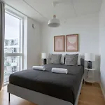 Amazing Two Bedroom In Urban Area Apartament *