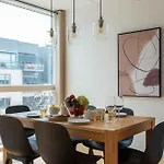 Amazing Two Bedroom In Urban Area Apartament