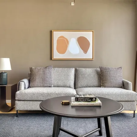 Lägenhet Amazing Two Bedroom In Urban Area *