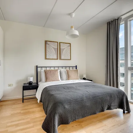 Amazing Two Bedroom In Urban Area Lägenhet *