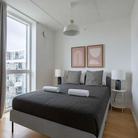 Amazing Two Bedroom In Urban Area Apartment *