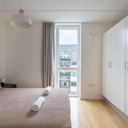 Amazing Two Bedroom In Urban Area Apartment *