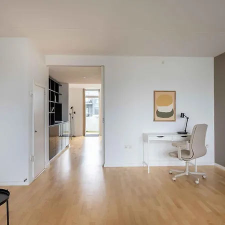 Apartment Amazing Two Bedroom In Urban Area *