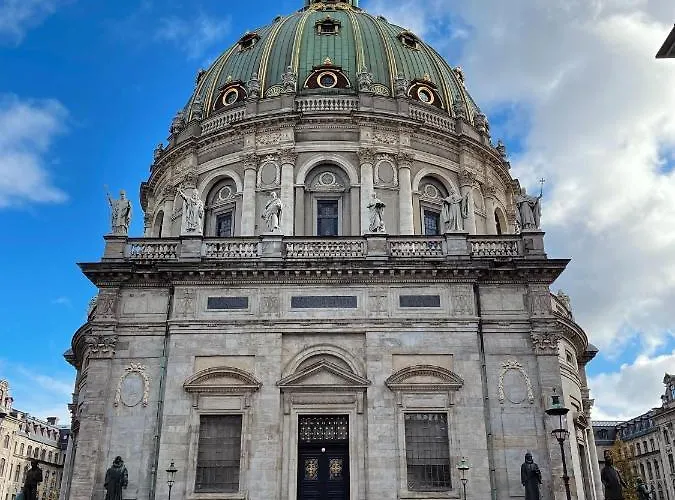 Amazing Two Bedroom In Urban Area *